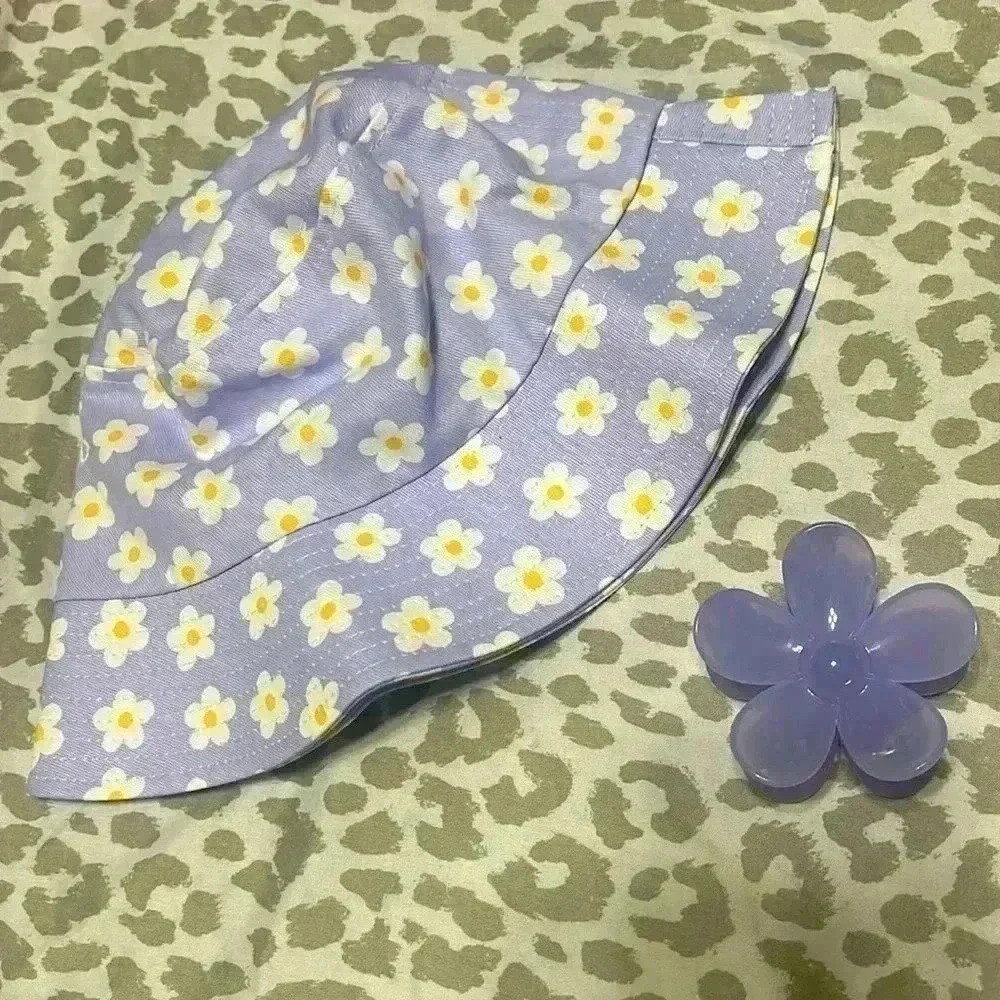 Daisy Bucket Hat + Claw Clip